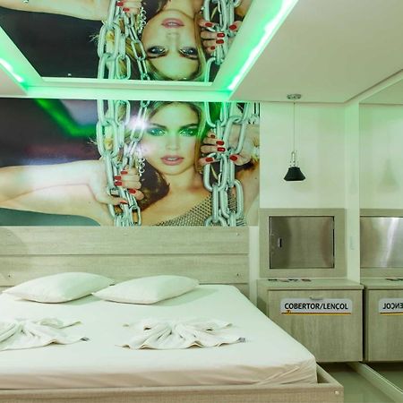 Motel Drive In T - Prolongamento Da Avenida Getulio Vargas Facil Acesso Ao Shopping Patio Chapecó Exterior foto